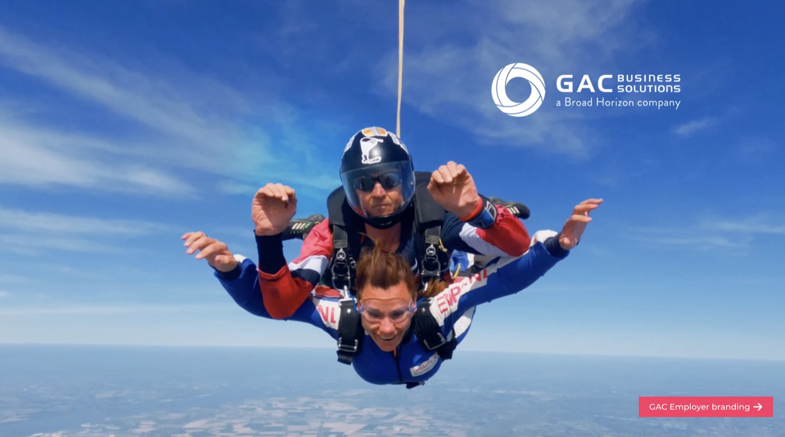 GAC Business Solutions, a Broad Horizon company: een tandemsprong als beeld voor de Sky High employer branding-campagne.