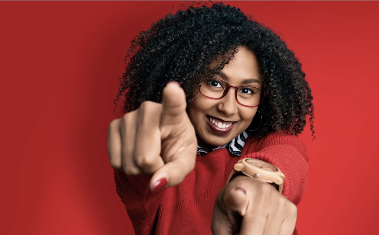 Een international wijst lachend naar de kijker: 'I'm your Insidr'.