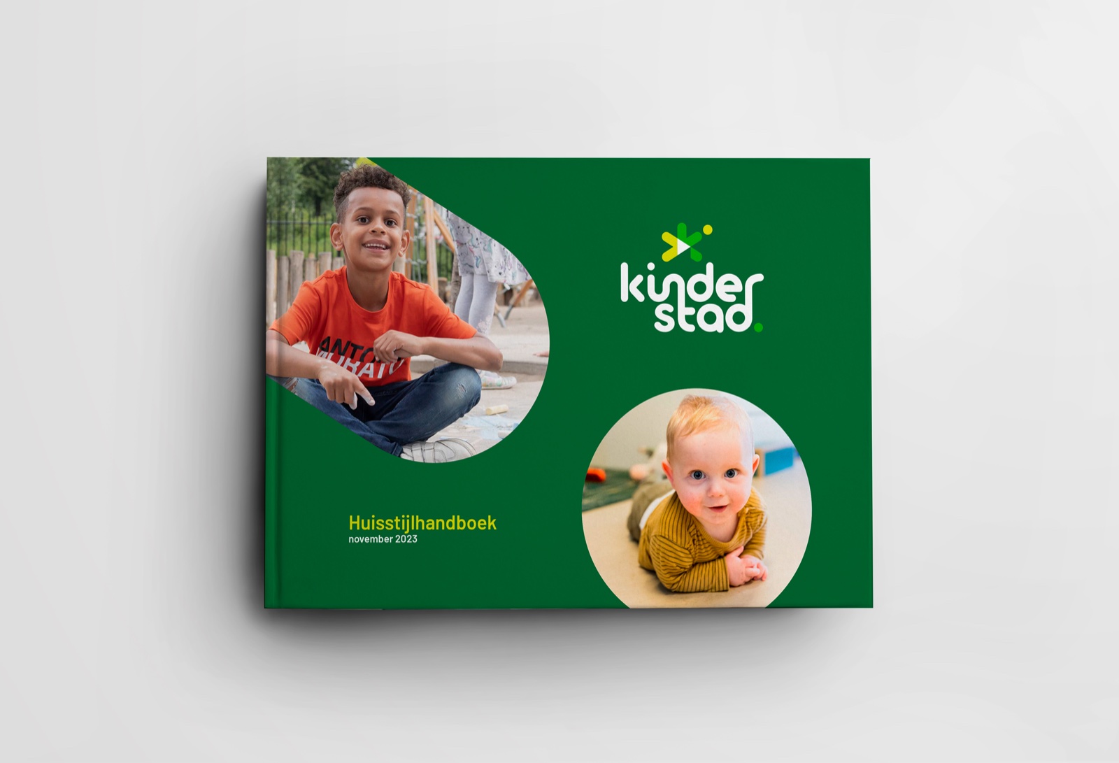 Het Kinderstad huisstijlhandboek met het nieuwe woord- en beeldmerk.